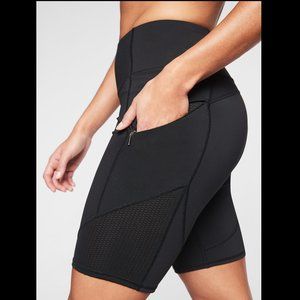 Athleta - Contender 9” Short - Size L